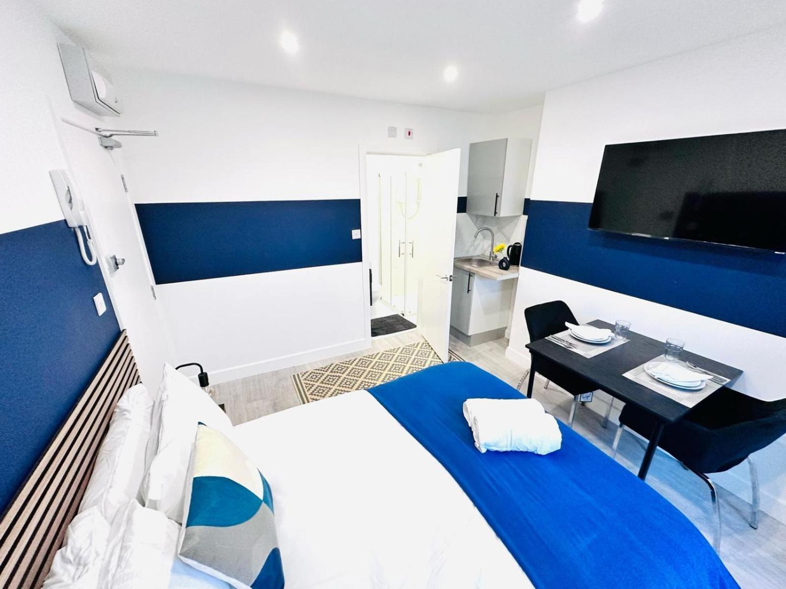 London 58 Blue House City Center Studio, Top Spot Екстериор снимка
