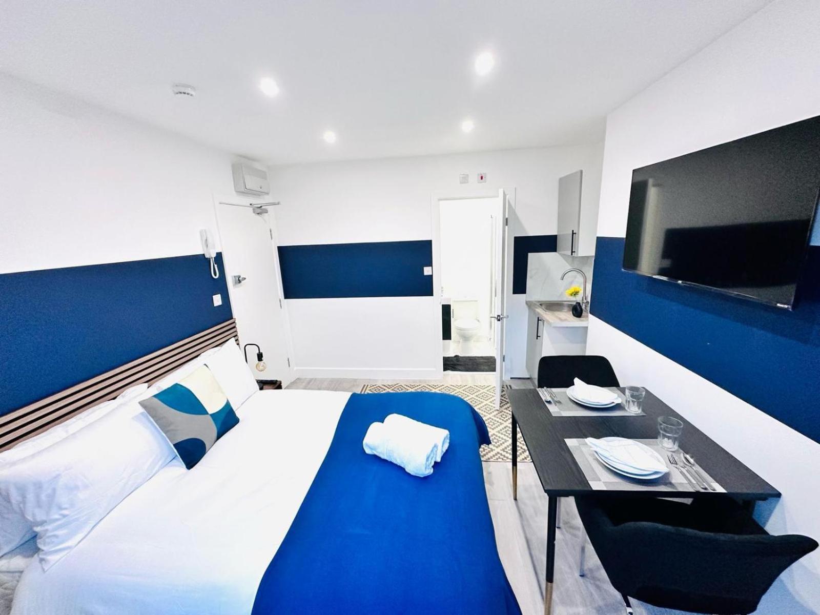 London 58 Blue House City Center Studio, Top Spot Екстериор снимка